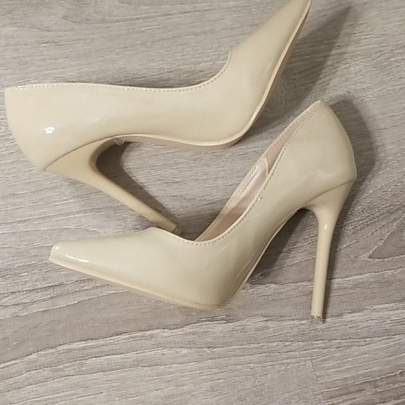 Heels - Picture 5 of 6